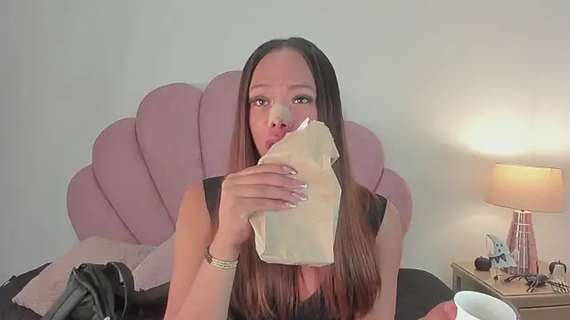 Nicole Paradise online show from 10-27-25, 02:43