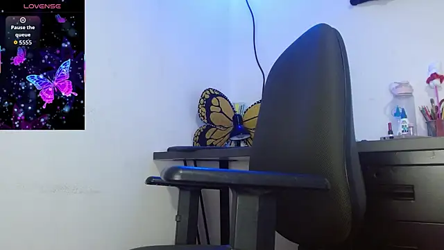 Snapshot of SophiaMeyerst chatting on 11-11-25, 06:08 SophiaMeyerst online show from 11-11-25, 06:08