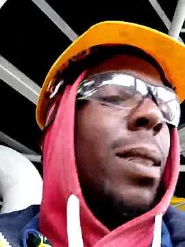 Snapshot of blackman933z chatting on 10-27-25, 12:42 blackman933z online show from 10-27-25, 12:42