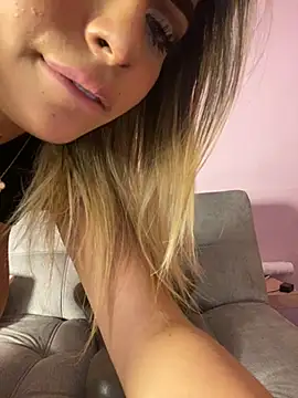 Snapshot of MiaWhitePink_ chatting on 02-07-25, 11:12 MiaWhitePink online show from 02-07-25, 11:12