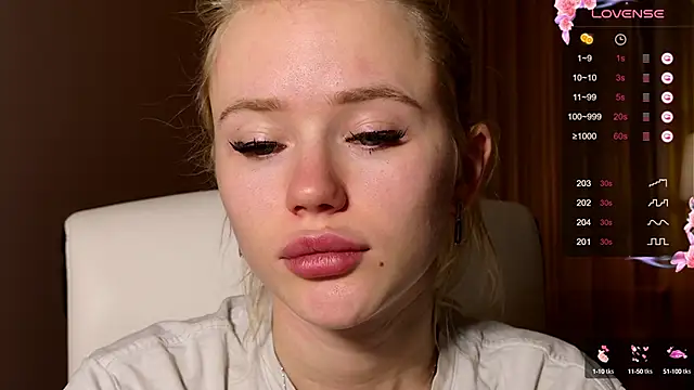 Snapshot of LexieLoree chatting on 12-22-24, 04:50 LexieLoree online show from 12-22-24, 04:50