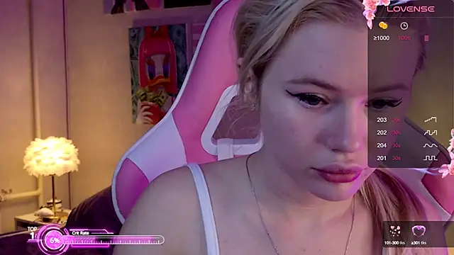 Snapshot of LexieLoree chatting on 01-14-25, 04:15 LexieLoree online show from 01-14-25, 04:15