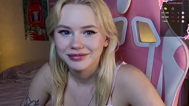 Snapshot of LexieLoree chatting on 02-01-25, 06:54 LexieLoree online show from 02-01-25, 06:54