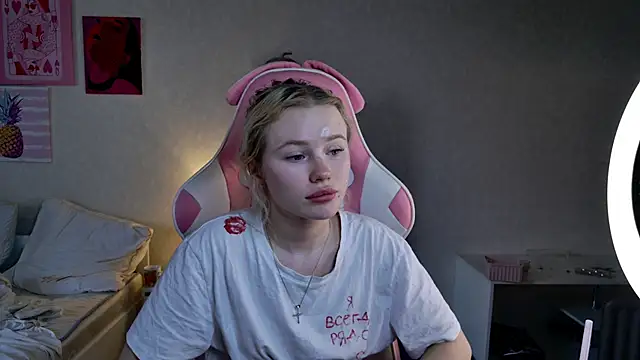 Snapshot of LexieLoree chatting on 02-09-25, 10:42 LexieLoree online show from 02-09-25, 10:42