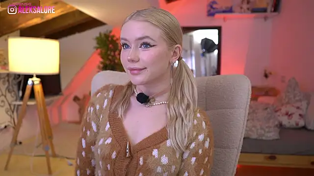 Snapshot of LexieLoree chatting on 02-09-26, 04:05 LexieLoree online show from 02-09-26, 04:05