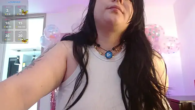 Snapshot of Layna_cold chatting on 02-11-26, 12:43 Layna cold online show from 02-11-26, 12:43