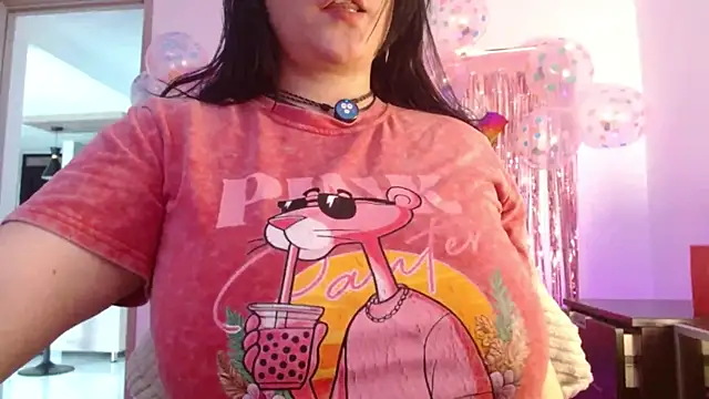 Snapshot of Layna_cold chatting on 02-12-26, 12:44 Layna cold online show from 02-12-26, 12:44