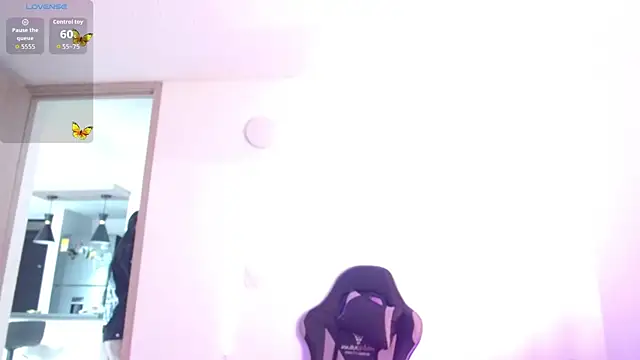 Snapshot of Layna_cold chatting on 02-24-26, 12:47 Layna cold online show from 02-24-26, 12:47