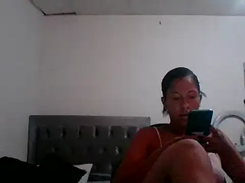 Snapshot of Kitra_New chatting on 03-08-25, 03:13 Kitra New online show from 03-08-25, 03:13