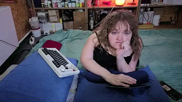 MiniNatalie online show from 11-21-25, 06:23