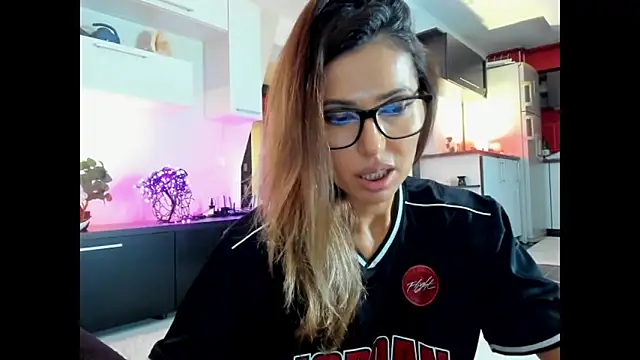 Snapshot of MissSmiley26 chatting on 10-10-25, 09:25 MissSmiley26 online show from 10-10-25, 09:25