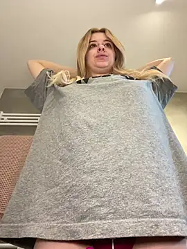 Mia-Minou online show from 01-31-25, 10:52