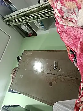 Snapshot of PVNRAO0831 chatting on 10-18-25, 03:57 PVNRAO0831 online show from 10-18-25, 03:57