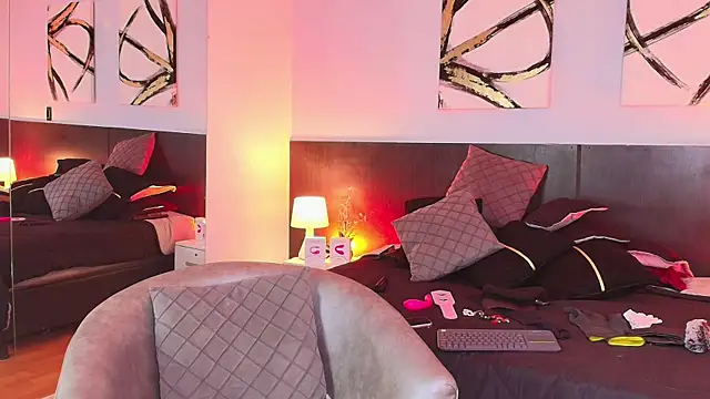 MartinaCaycedo online show from 01-28-25, 12:00