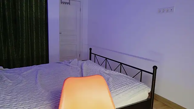 VioletCatt online show from 11-29-25, 06:49