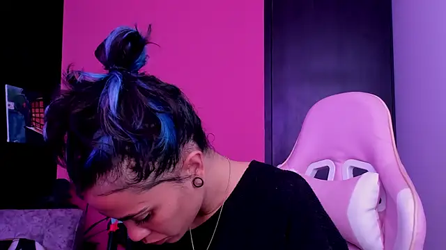 Juanadearco5 online show from 10-24-25, 02:57