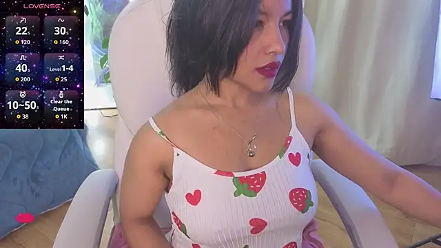 Snapshot of petite_molly_ chatting on 11-08-25, 02:06 petite molly online show from 11-08-25, 02:06