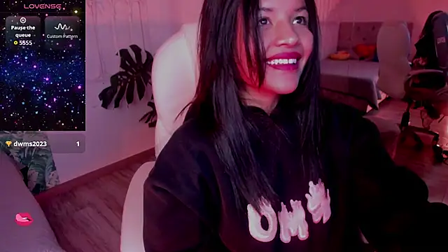 Snapshot of petite_molly_ chatting on 11-28-25, 12:19 petite molly online show from 11-28-25, 12:19