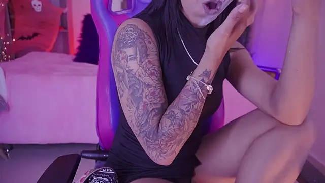 madelyn rose  online show from 10-31-25, 02:56