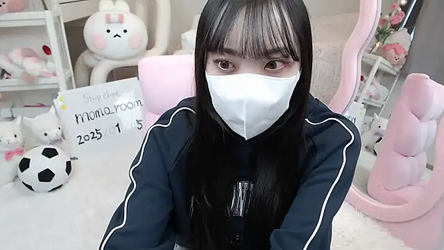 momo room online show from 01-05-25, 04:04