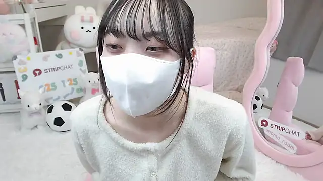 momo room online show from 01-25-25, 09:36