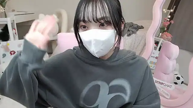 momo room online show from 03-01-25, 10:34