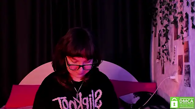 dreamgirllovee online show from 11-17-25, 05:02