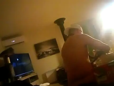 Snapshot of Vinyboy69 chatting on 11-19-25, 04:23 Vinyboy69 online show from 11-19-25, 04:23