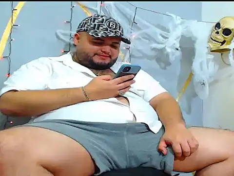 Snapshot of damian_chubby chatting on 10-19-25, 12:06 damian chubby online show from 10-19-25, 12:06