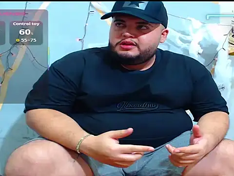 Snapshot of damian_chubby chatting on 10-21-25, 09:15 damian chubby online show from 10-21-25, 09:15