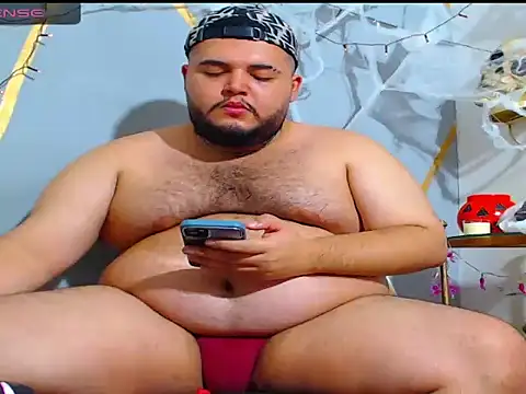 Snapshot of damian_chubby chatting on 10-31-25, 12:44 damian chubby online show from 10-31-25, 12:44