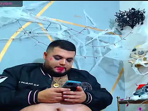 Snapshot of damian_chubby chatting on 11-01-25, 04:03 damian chubby online show from 11-01-25, 04:03