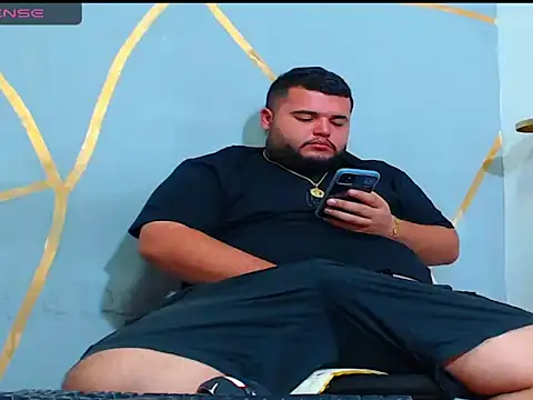 Snapshot of damian_chubby chatting on 11-10-25, 02:54 damian chubby online show from 11-10-25, 02:54