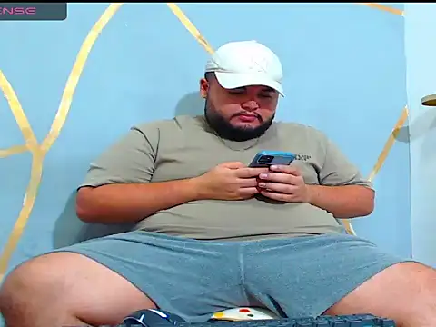 Snapshot of damian_chubby chatting on 11-11-25, 03:28 damian chubby online show from 11-11-25, 03:28