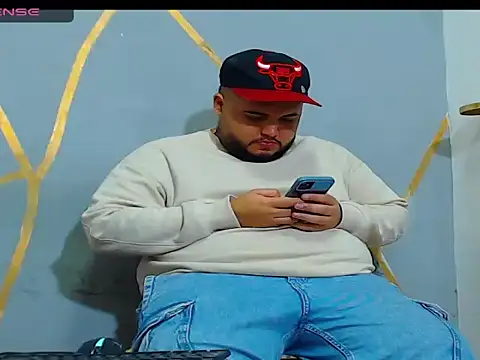 Snapshot of damian_chubby chatting on 11-16-25, 07:36 damian chubby online show from 11-16-25, 07:36