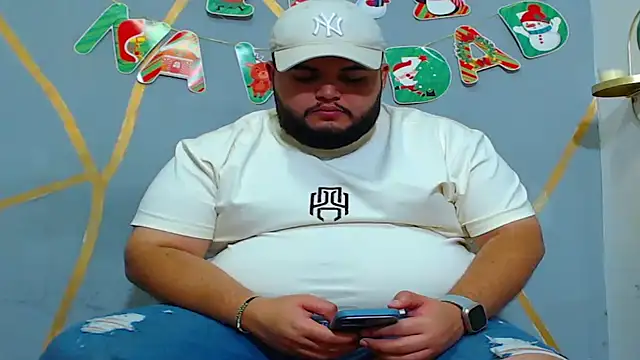 Snapshot of damian_chubby chatting on 11-30-25, 01:48 damian chubby online show from 11-30-25, 01:48