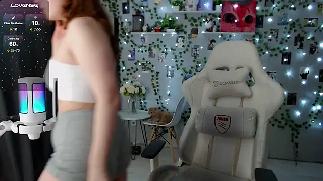 Snapshot of Meow_babe chatting on 01-08-25, 03:51 Meow babe online show from 01-08-25, 03:51