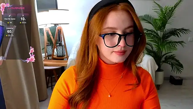 Snapshot of Meow_babe chatting on 10-31-25, 01:01 Meow babe online show from 10-31-25, 01:01