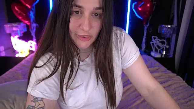 JuicyBeRrys online show from 02-16-25, 04:10