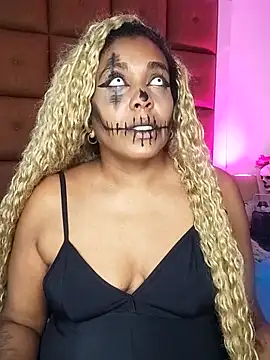 ELLA KELLY online show from 10-31-25, 12:39