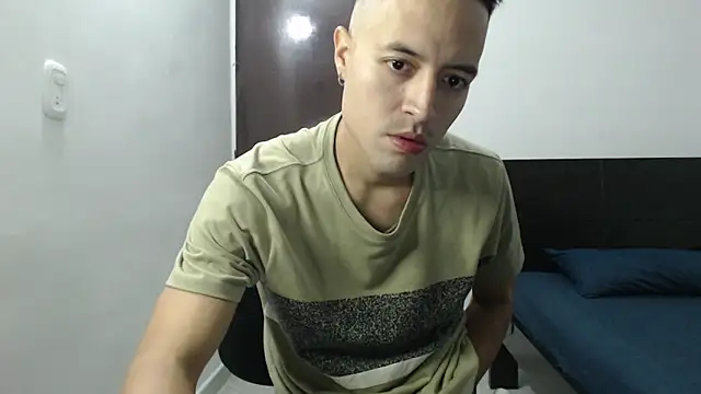 Snapshot of dimitriquiet05 chatting on 12-24-24, 04:11 dimitriquiet05 online show from 12-24-24, 04:11