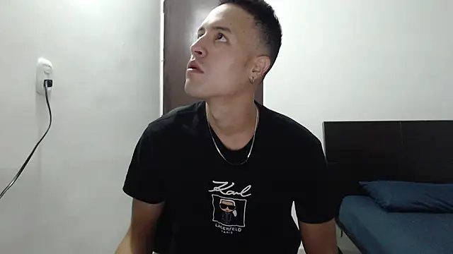 Snapshot of dimitriquiet05 chatting on 12-31-24, 02:29 dimitriquiet05 online show from 12-31-24, 02:29