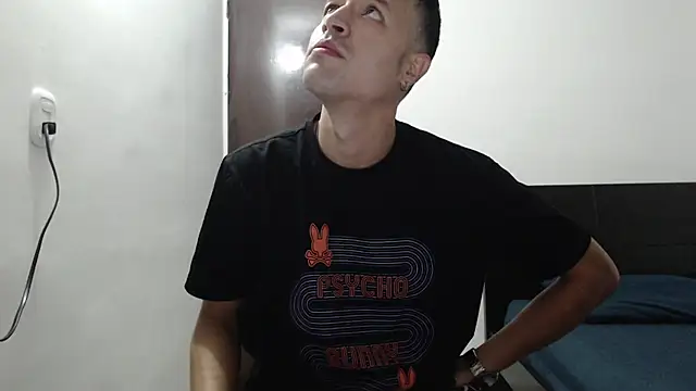 Snapshot of dimitriquiet05 chatting on 01-05-25, 02:17 dimitriquiet05 online show from 01-05-25, 02:17