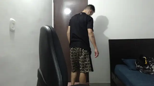 Snapshot of dimitriquiet05 chatting on 01-05-25, 05:20 dimitriquiet05 online show from 01-05-25, 05:20