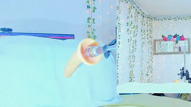 Tiffanny Love  online show from 10-08-25, 09:29