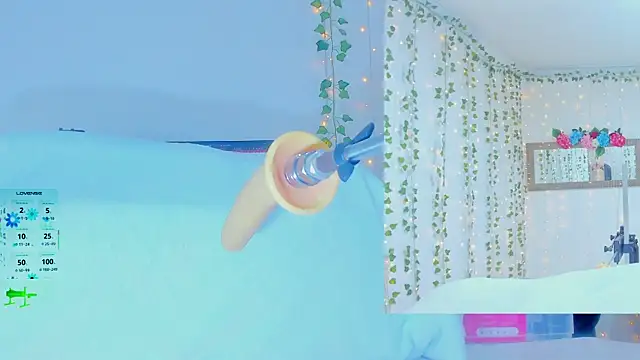 Tiffanny Love  online show from 10-18-25, 09:21