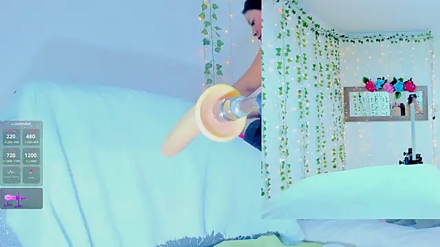 Tiffanny Love  online show from 10-24-25, 08:55