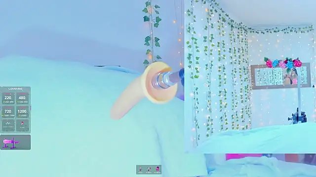 Tiffanny Love  online show from 11-11-25, 09:09