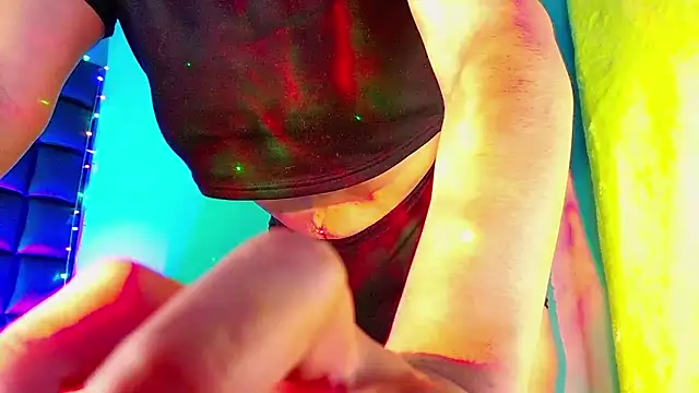 kuromi69 online show from 12-22-24, 04:28