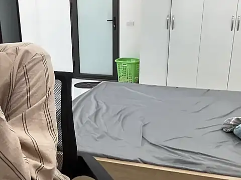 Snapshot of Louis_Baby chatting on 11-27-25, 05:04 Louis Baby online show from 11-27-25, 05:04